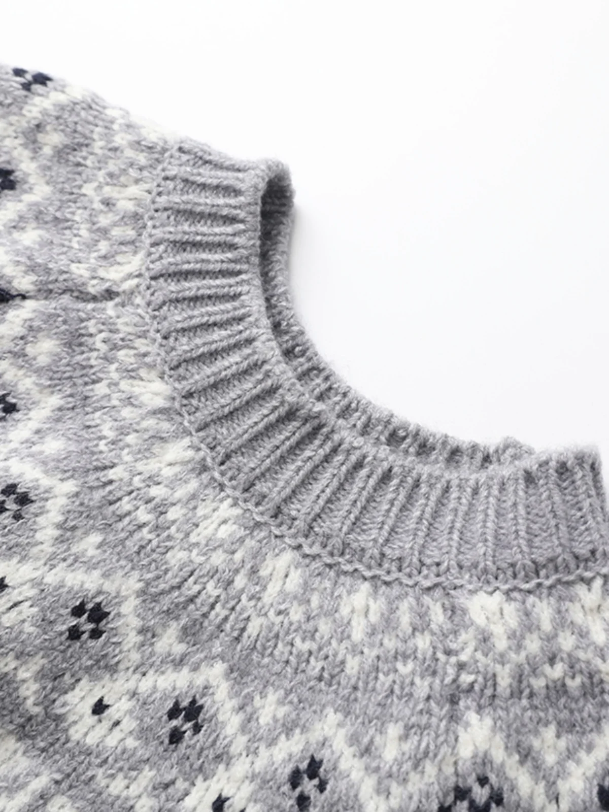 Aige 2024 Winter New Age-Reducing Versatile Fairisland Jacquard Knit Women Retro round Neck Raglan Sleeve Sweater