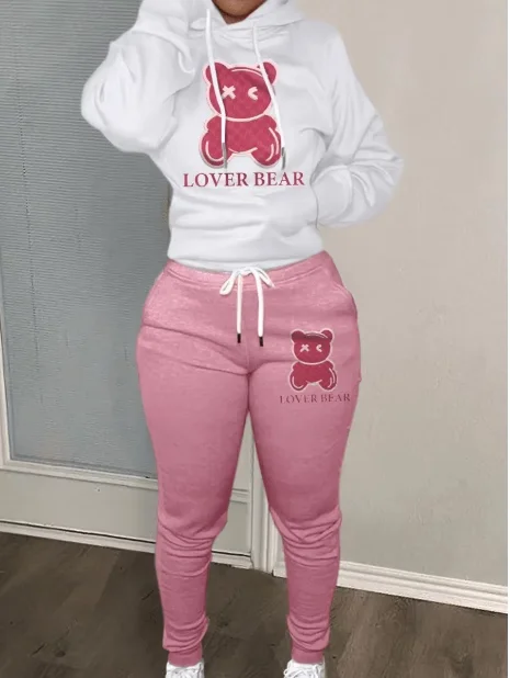 Спортивный костюм с карманом-кенгуру и милым медведем