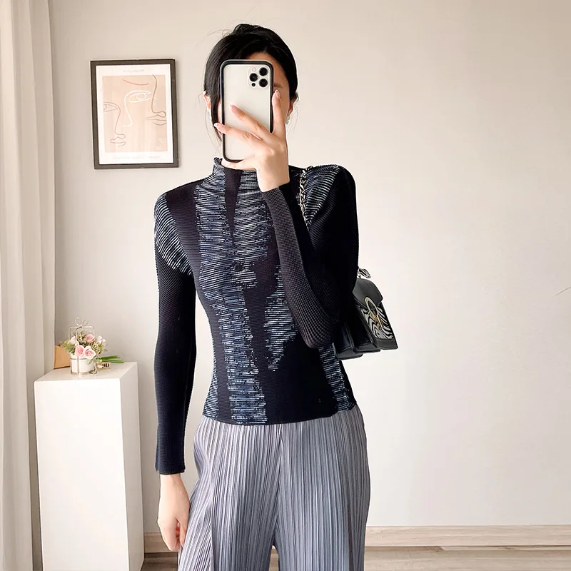 

Autumn bottoming shirt women's black print temperament high-neck comfortable high-end pleated top pullover