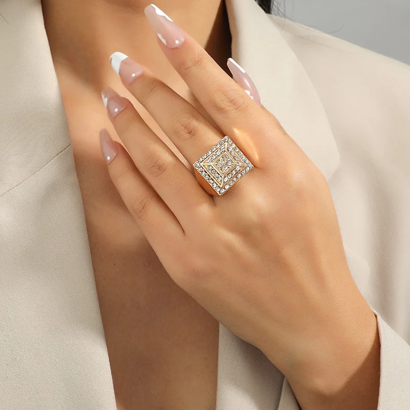 

Fashion Simple Gold Color Geometric Crystal Rhinestone Chunky Rings for Women Men Statement Big Clear Stone Finger Ring Jewelry