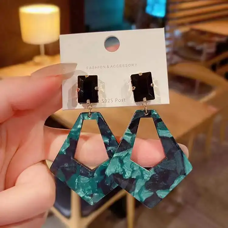 

Korea Fashion Retro Exaggerated Woman Stud Earrings S925 Silver Needle Green Acrylic Diamond Geometric Stud Earrings Fashion