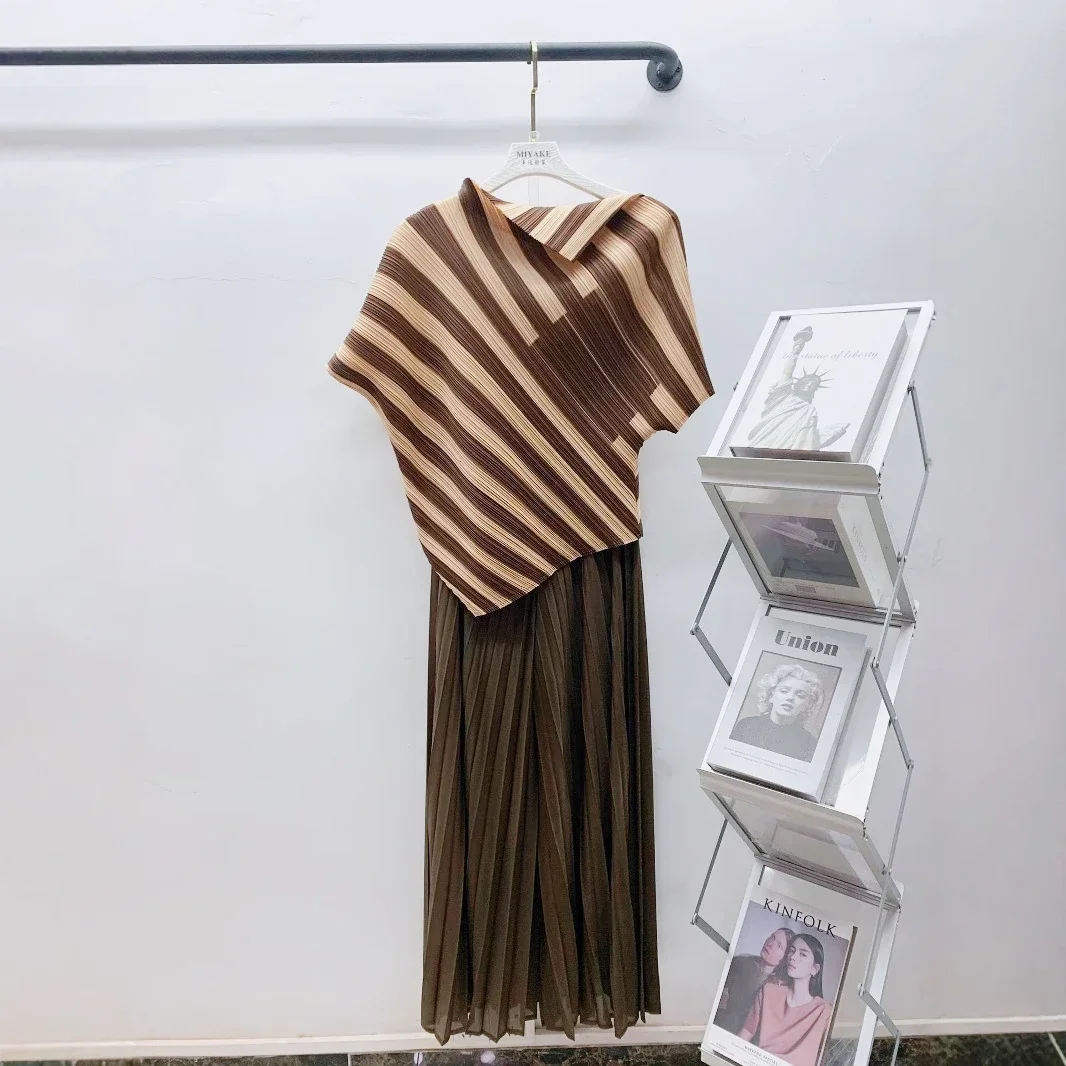 Miyake плиссированный топ с короткими рукавами и нерегулярным принтом лацканами +