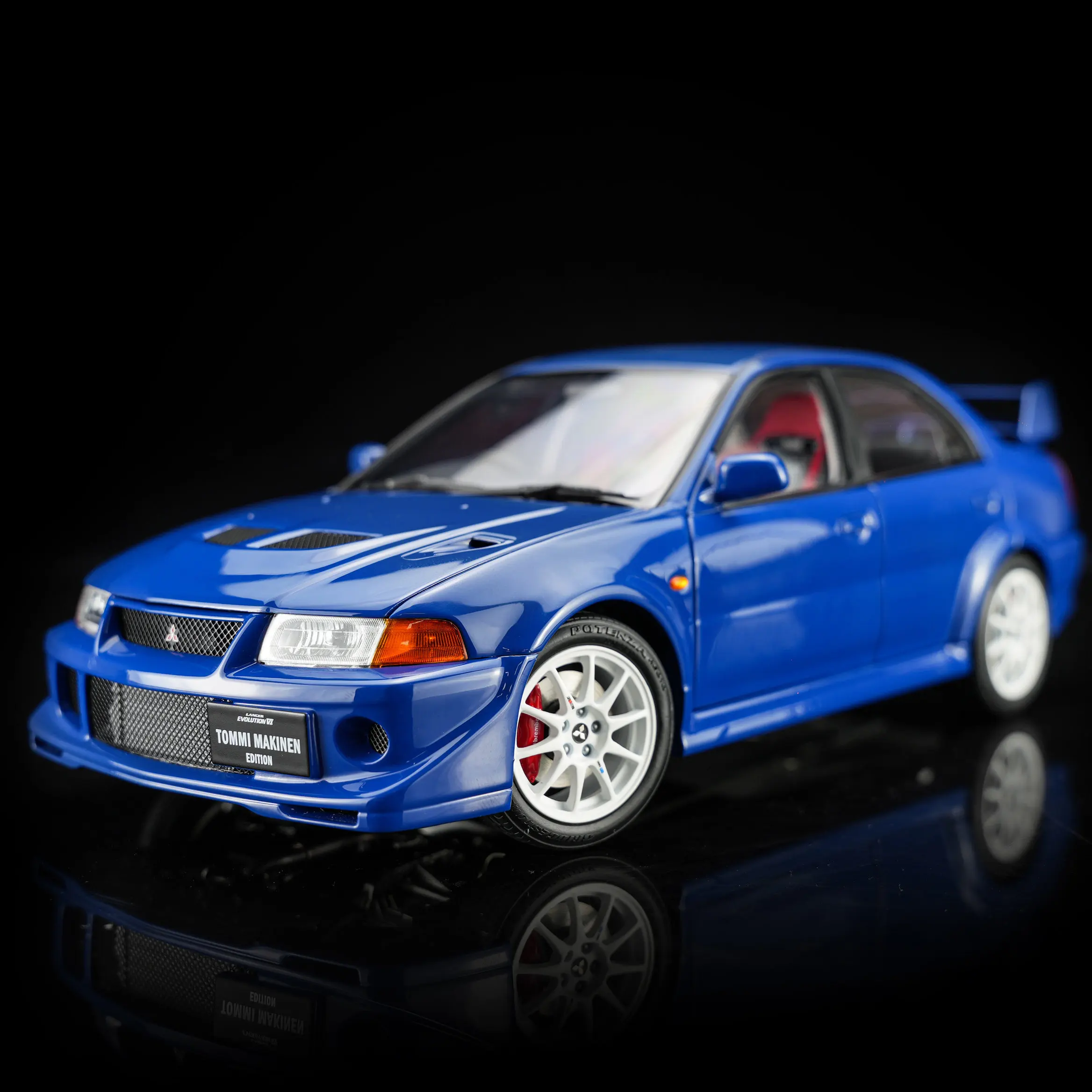 Фото Коллекционная модель автомобиля Motorhelix 1:18 Mitsubishi Evolution VI (6.5) из сплава, лимитированная серия, украшение для рабочего стола №4