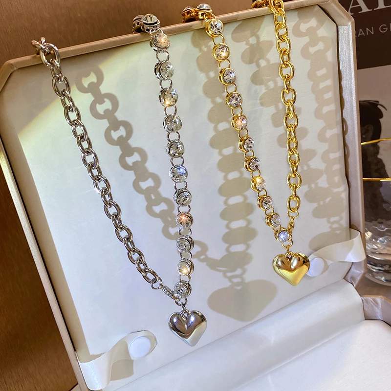 

Hot Sale Niche Temperament Link Necklace For Women Round Heart Pendant Choker Fashion Chain Around the Neck Gold Silver Color