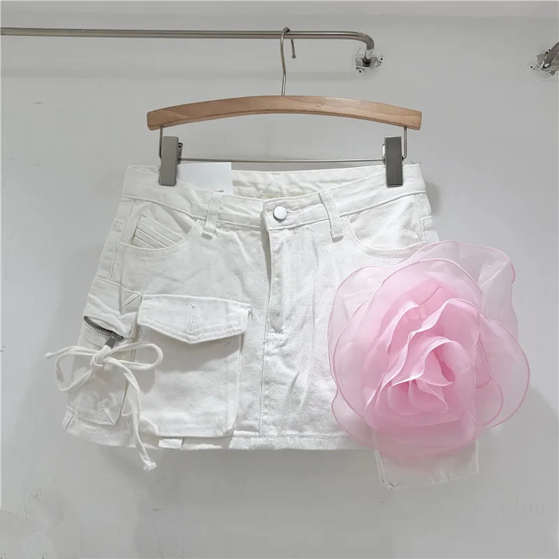 Юбка женская джинсовая трапециевидная с карманами и цветочным принтом