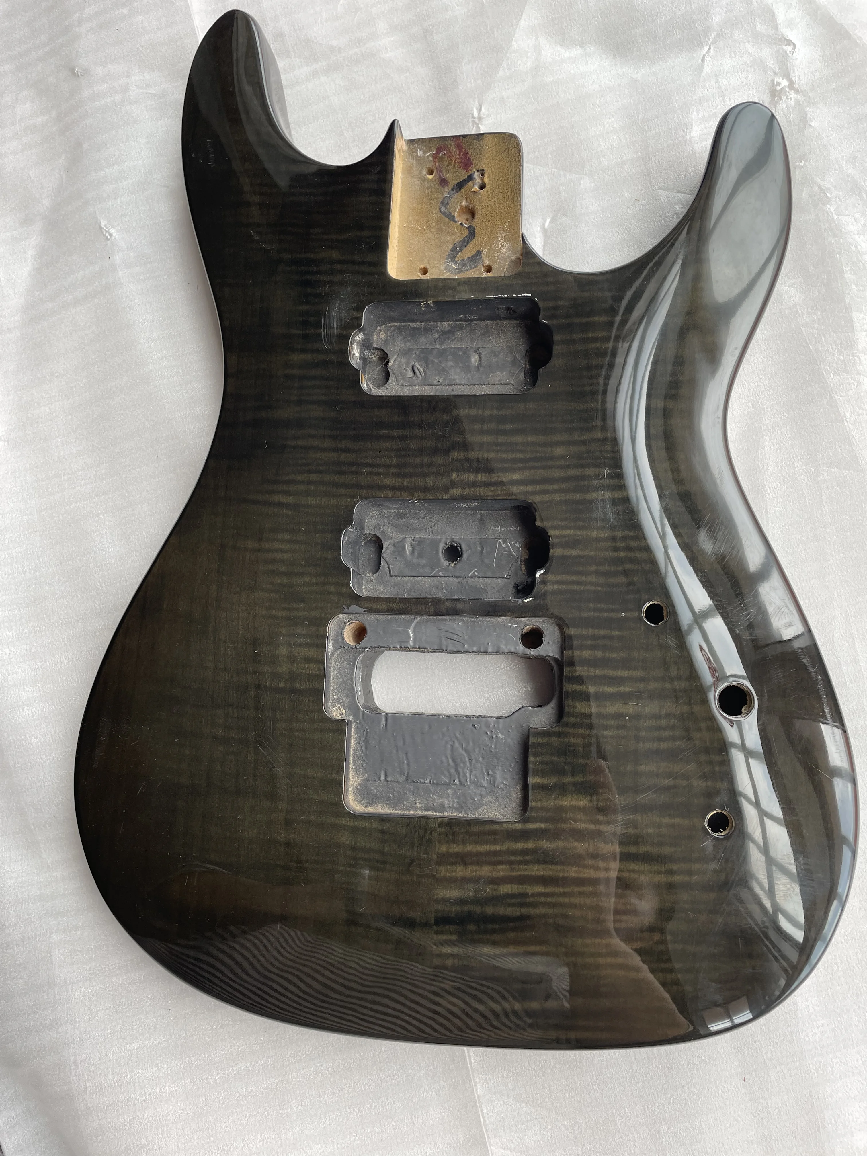 

Stock Defective Floyd Rose Electric Guitar Body Unfinished Basswood Brush Color Flame Maple Veneer Semi-finished Guitarra Part