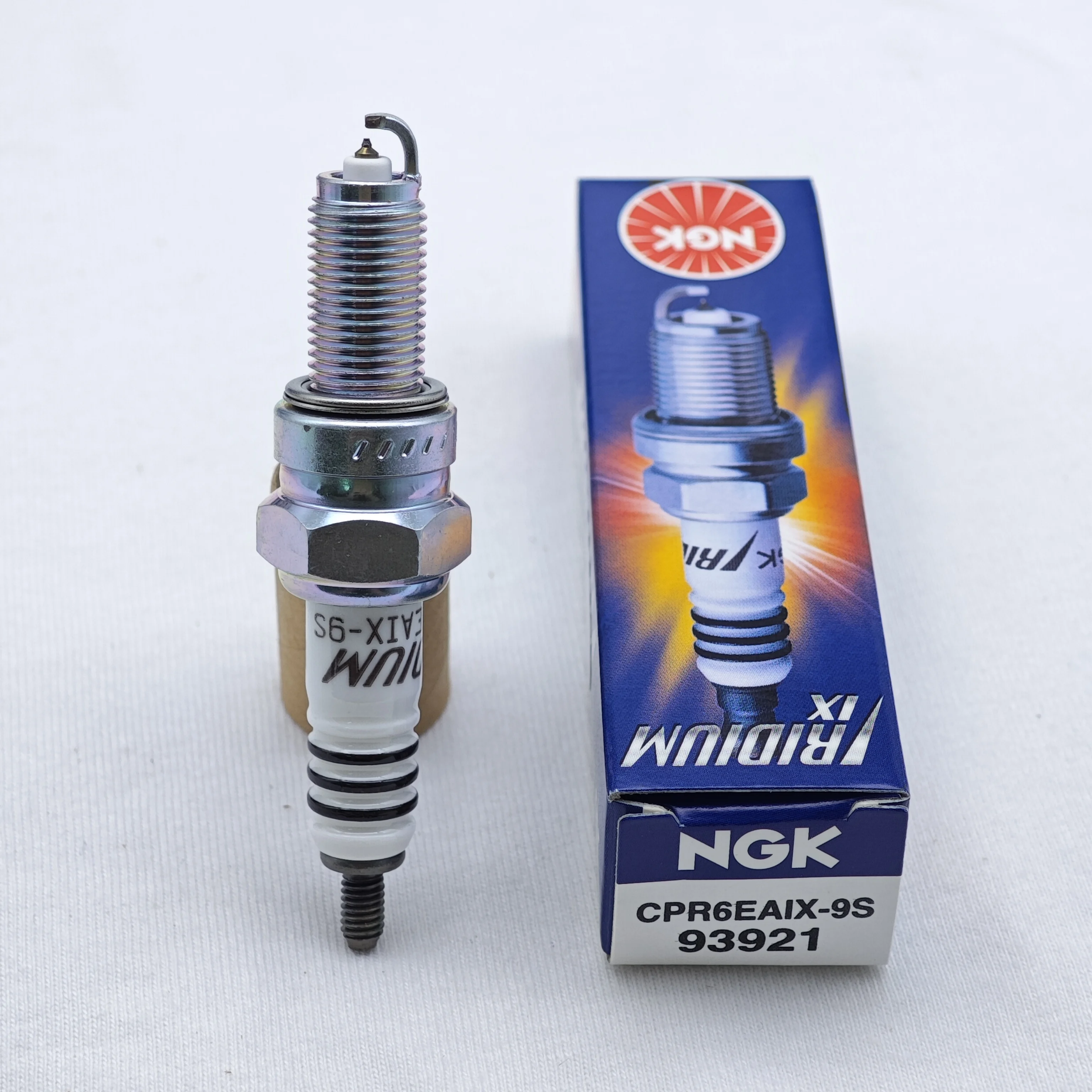 

1 шт. оригинальная свеча зажигания NGK Iridium CPR6EAIX-9S 93921 Обновление CPR6EA-9