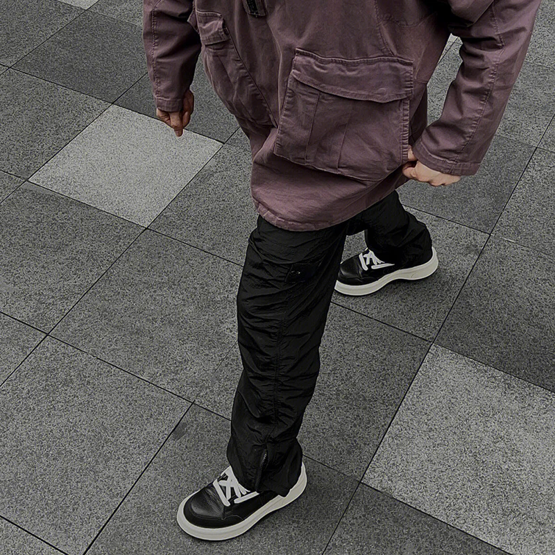 

STONE Men's Casual 22ss Pants Reflective Zipper Flared Pants Quick Dry Embroidered Badge High Street 9 Points Pants for Men