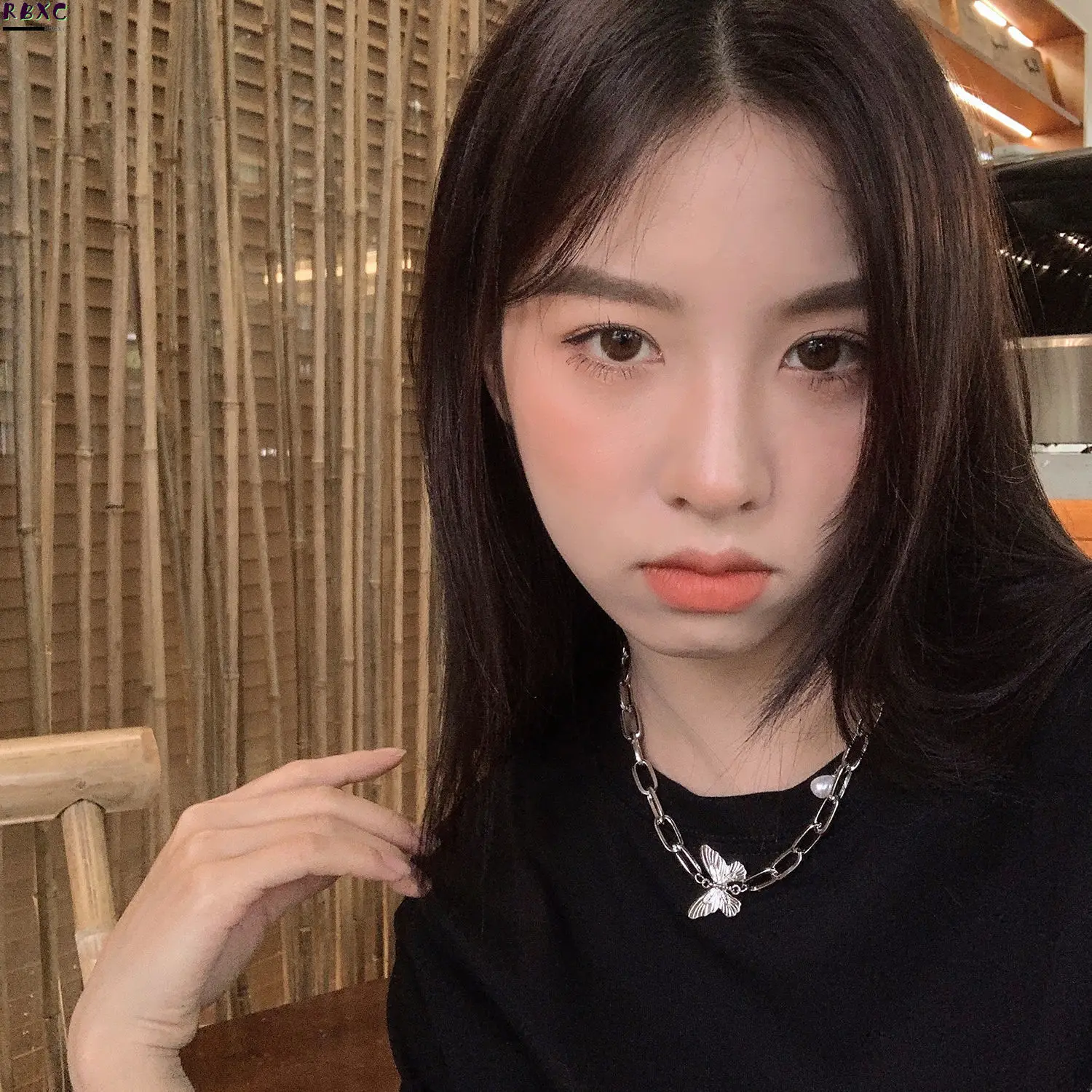 

Hip Hop Clavicle Chain Ins Cool Wind Butterfly Pearl Mosaic Necklace Fashion Pendant Women's Metal Thick Chain Accessories Cool