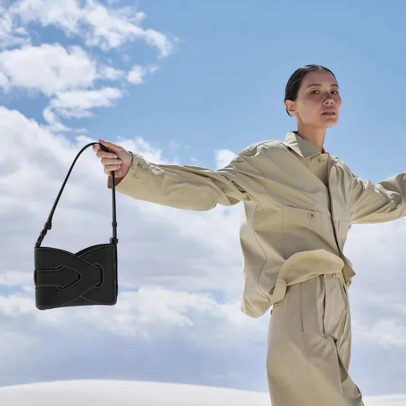 Женская кожаная сумка-клатч