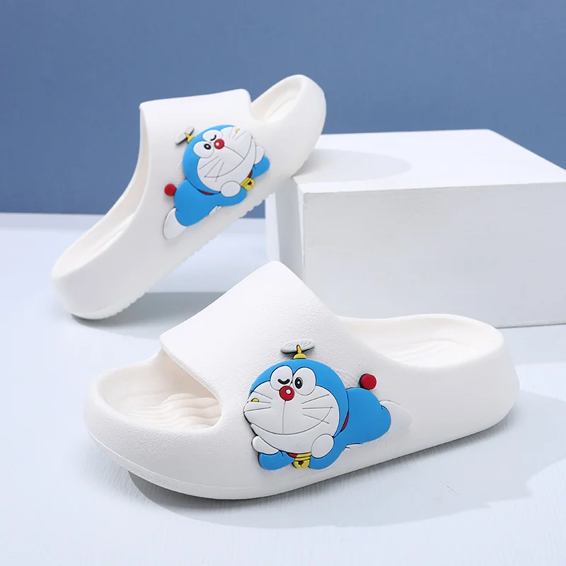 Фото Милые детские тапочки Doraemon с аниме-периферой, удобные летом сандалии с защитой от запаха, нескользящие шлепанцы для ванной комнаты и ванны №3