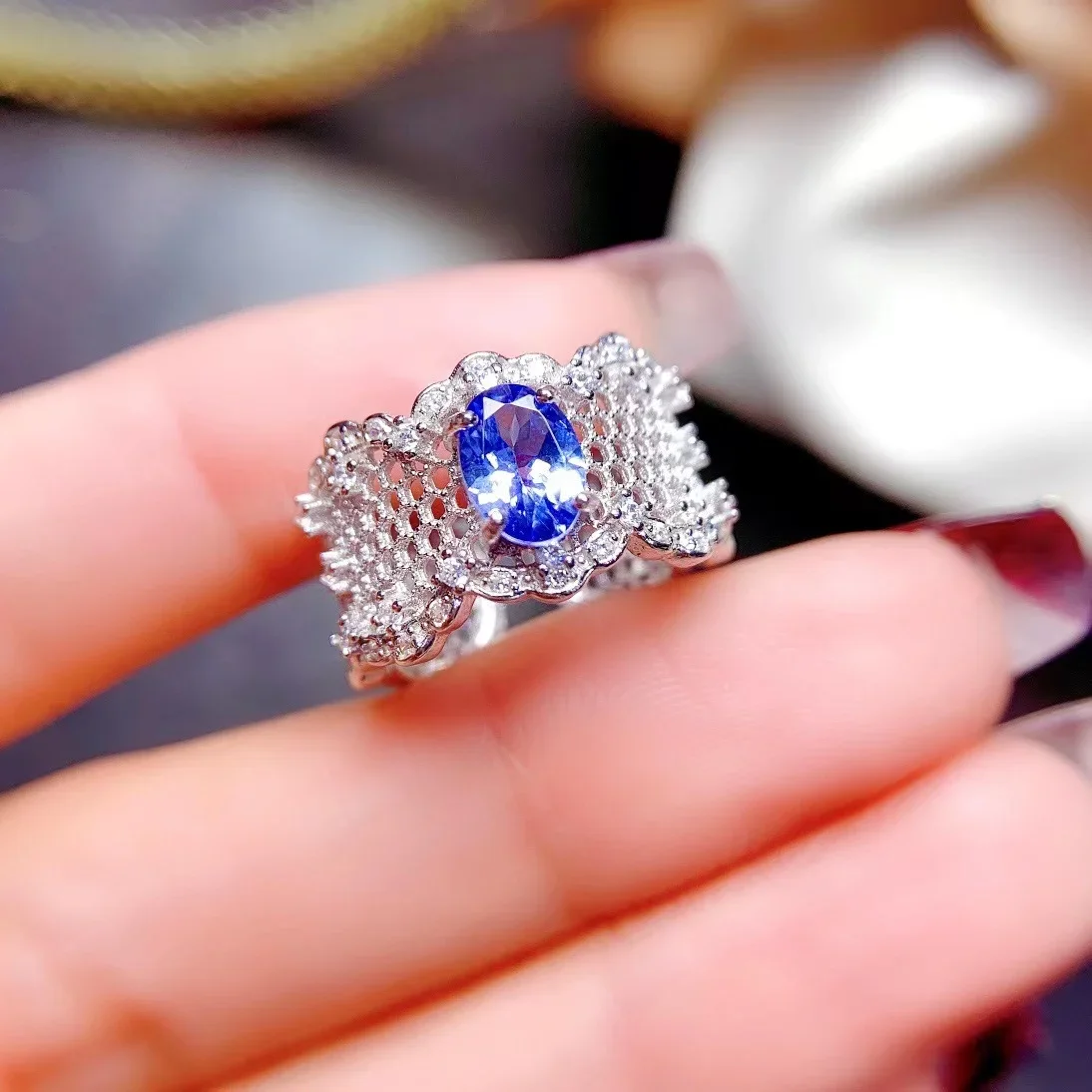 Классическое кольцо с натуральным танзанитом в этническом стиле серебро 925