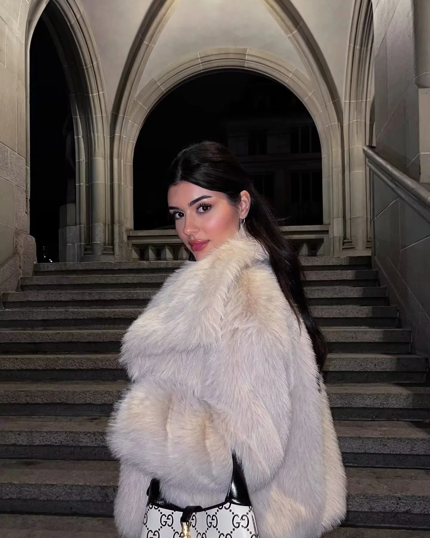 Autumn Winter Women's 2022 Beige Lapel Long Sleeve Fake Fur Pocket Jacket Fashionable Noble Warm Street Style