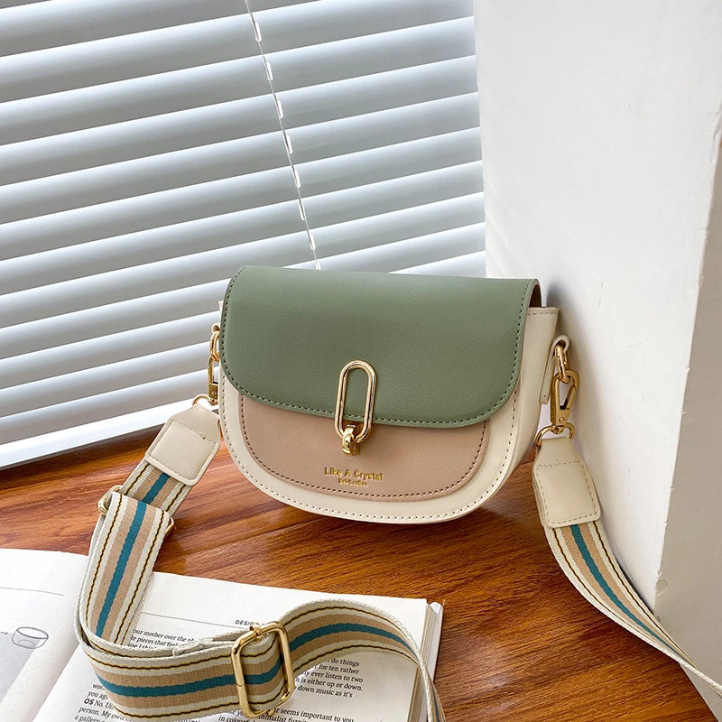 Женская сумка из мягкой кожи с отделением на плечо |