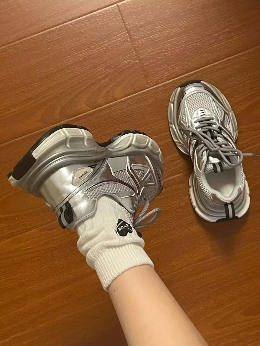 Серебряные туфли для папы очень модные! |