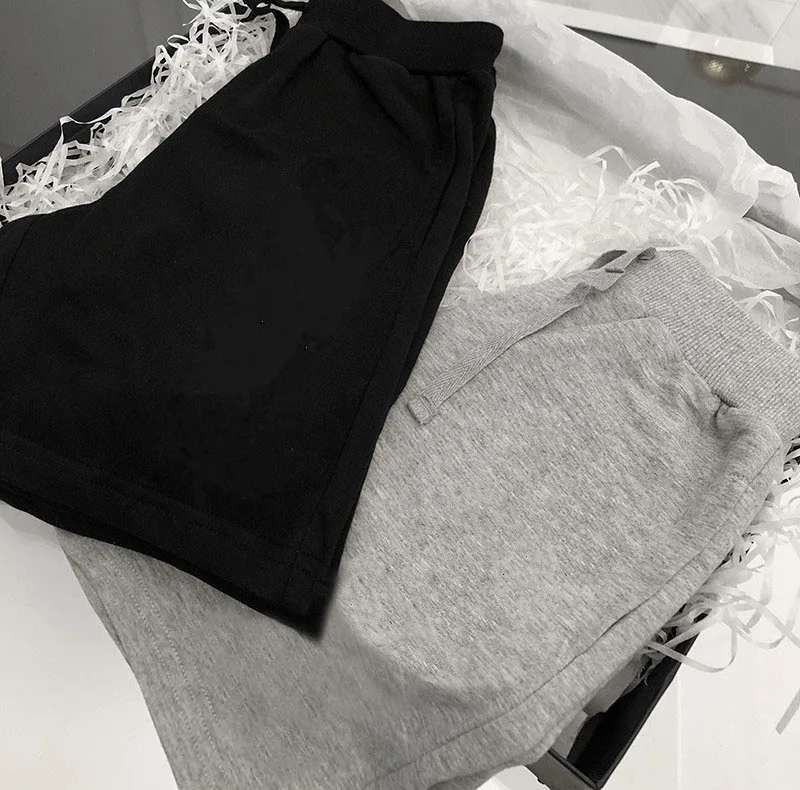 

Модные детские модные черные летние короткие брюки с принтом для мальчиков и девочек в стиле хип-хоп