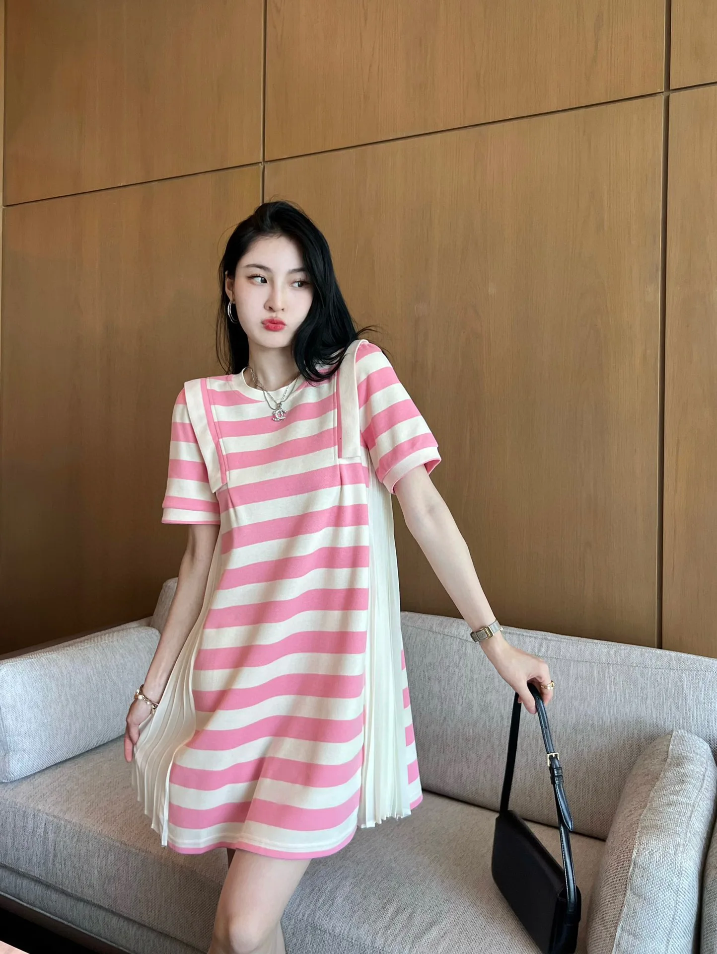 2023 spring and summer women's clothing fashion new Contrast Color Striped Pleated Casual Dress 0504