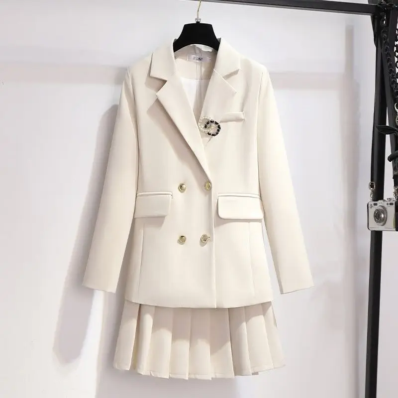 Рисунок 5 - Большой женский весенне-летний костюм