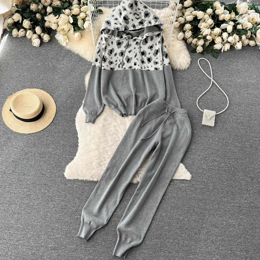 

Autumn and Winter New Sports Hooded Print Splicing Sweater + Casual Pants Sports Leggings Two-piece Set