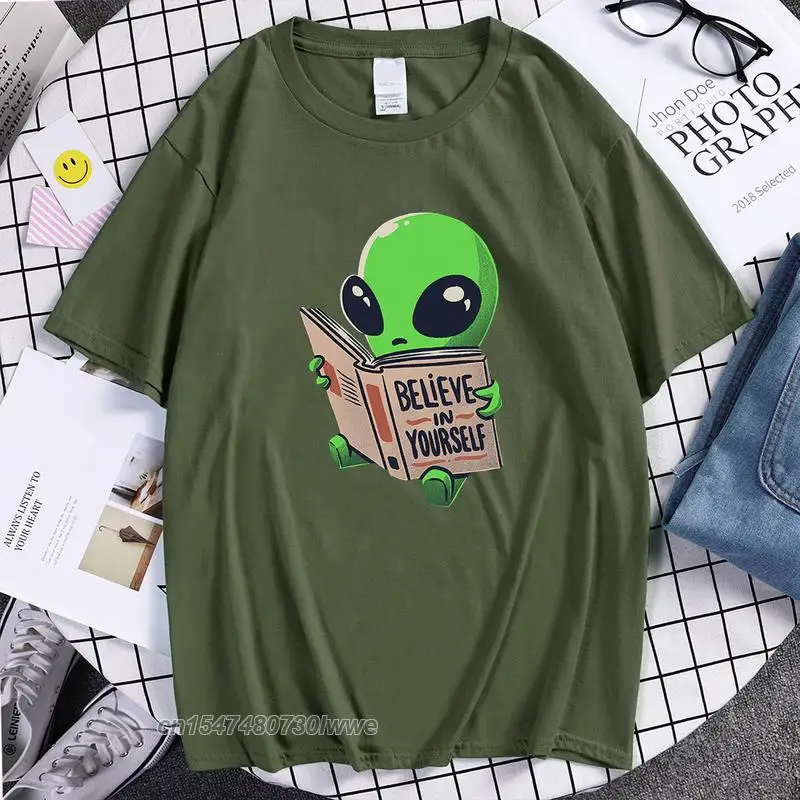 

Футболка мужская с надписью «Believe In Yourself», мягкая рубашка с принтом инопланетянина и чтения, одежда для путешествий, простая футболка с круглым вырезом