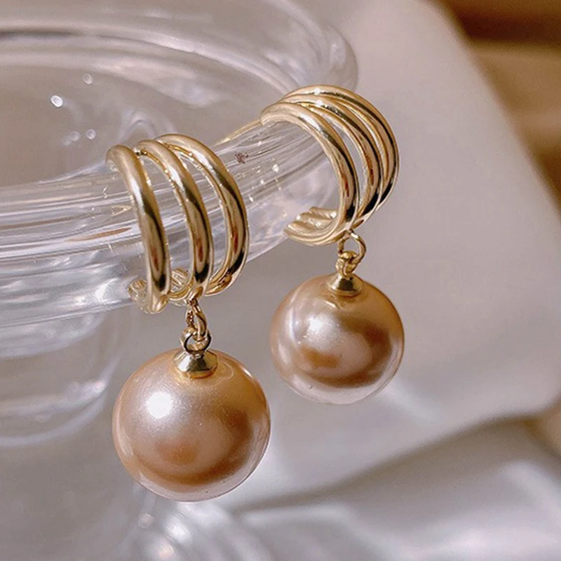 

Vintage Women's Earrings Pendant with Imitation Pearls Fashionable and Versatile Large Pearl Ins Luxury Ladies Earrings Pendant