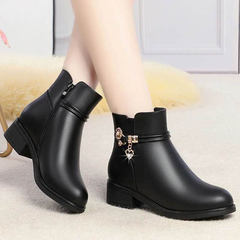 Black Boots Warm Plush Female Short Boots Winter Women Ankle Boots Beaded Crystal Zipper Woman Platform Shoes Lady Chelsea
