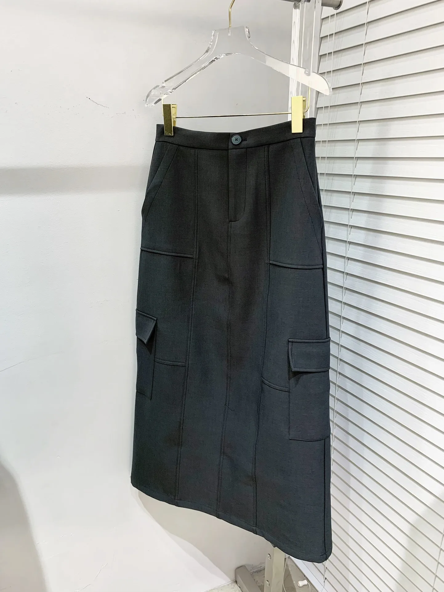

2023 The new six pocket cargo wind half skirt, casual, tall and thin