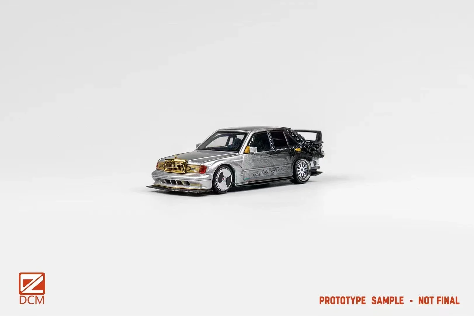 Литая под давлением модель автомобиля DCM 1:64 190E Starry Silver