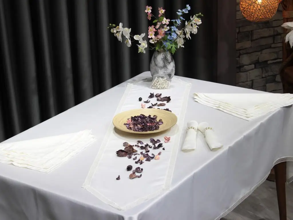 

26 piece honeycomb tablecloth set cream