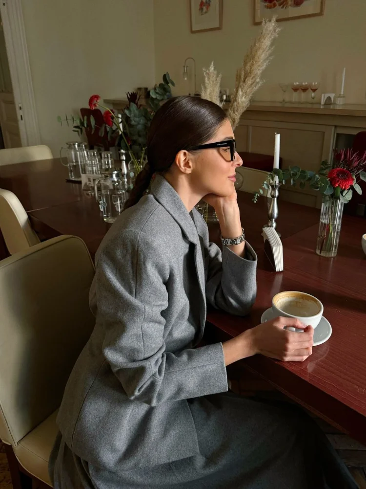 Новинка осени 2024 серый плиссированный комплект с юбкой для женщин Однотонная