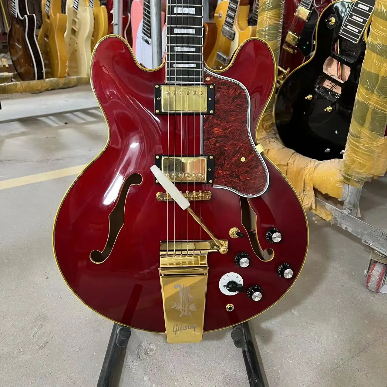 

Jazz Electric Guitar ES-335 Sami Hollow Body With Tremolo System Yellow Binding Rosewood Fingerboard Free Shipping