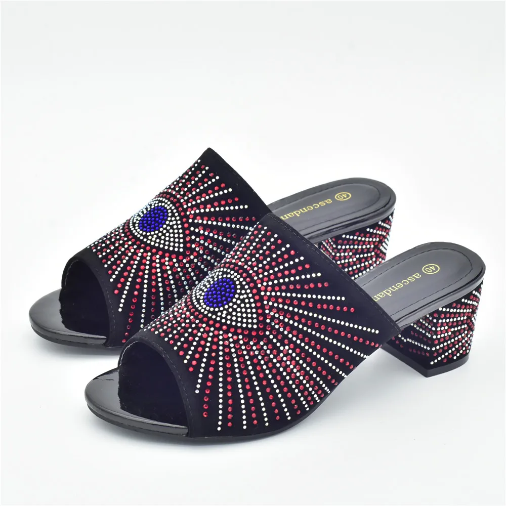 

2023 Wedding Slippers Bride Luxury Shoes Decorated with Rhinestone Elegant Round Toe Square Heel Women Party Pumps Ladies Shoes