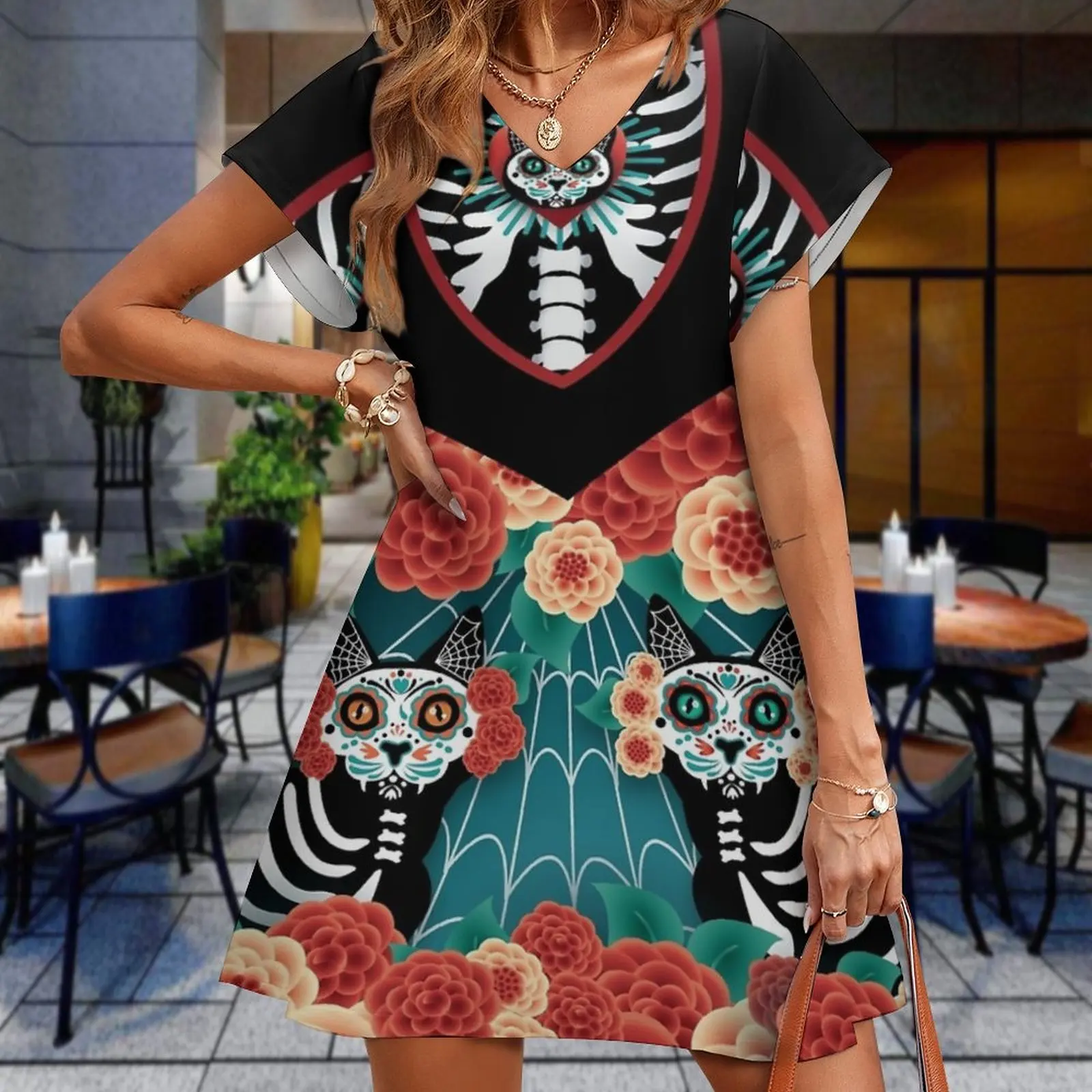 

Юбка с коротким рукавом и V-образным вырезом