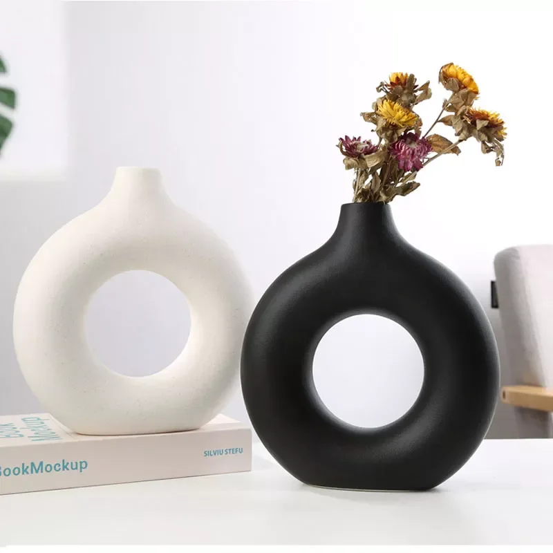 

NEW2023 Nordic Black Circular Hollow Ceramic Vase Donuts Nordic Pot Home Decoration Accessories Office Living Room Interior Dec
