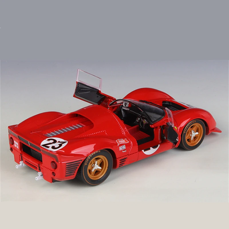 Модель гоночного автомобиля Ferrari 330 P4 Daytona