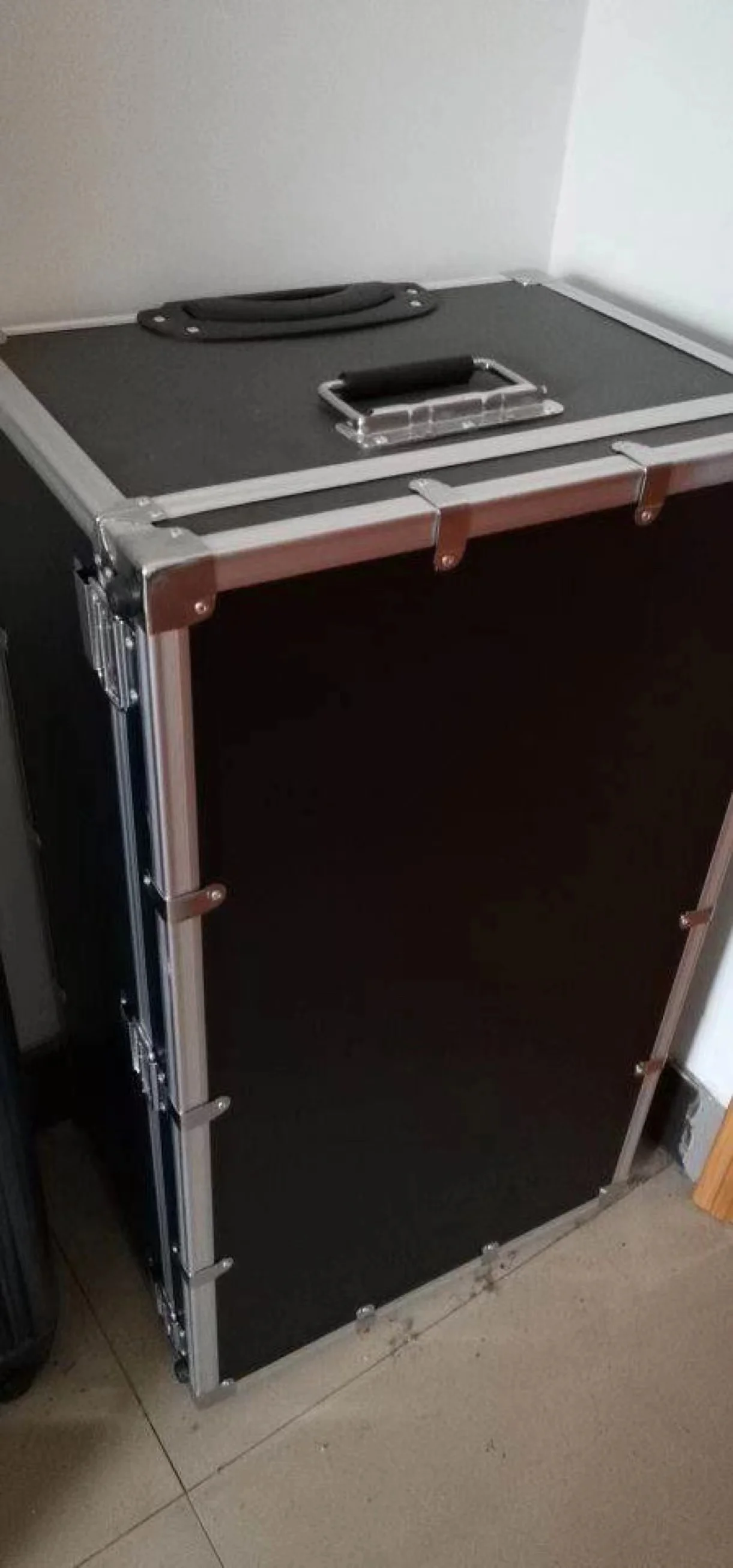 

LHE902 Portable Case and Stand