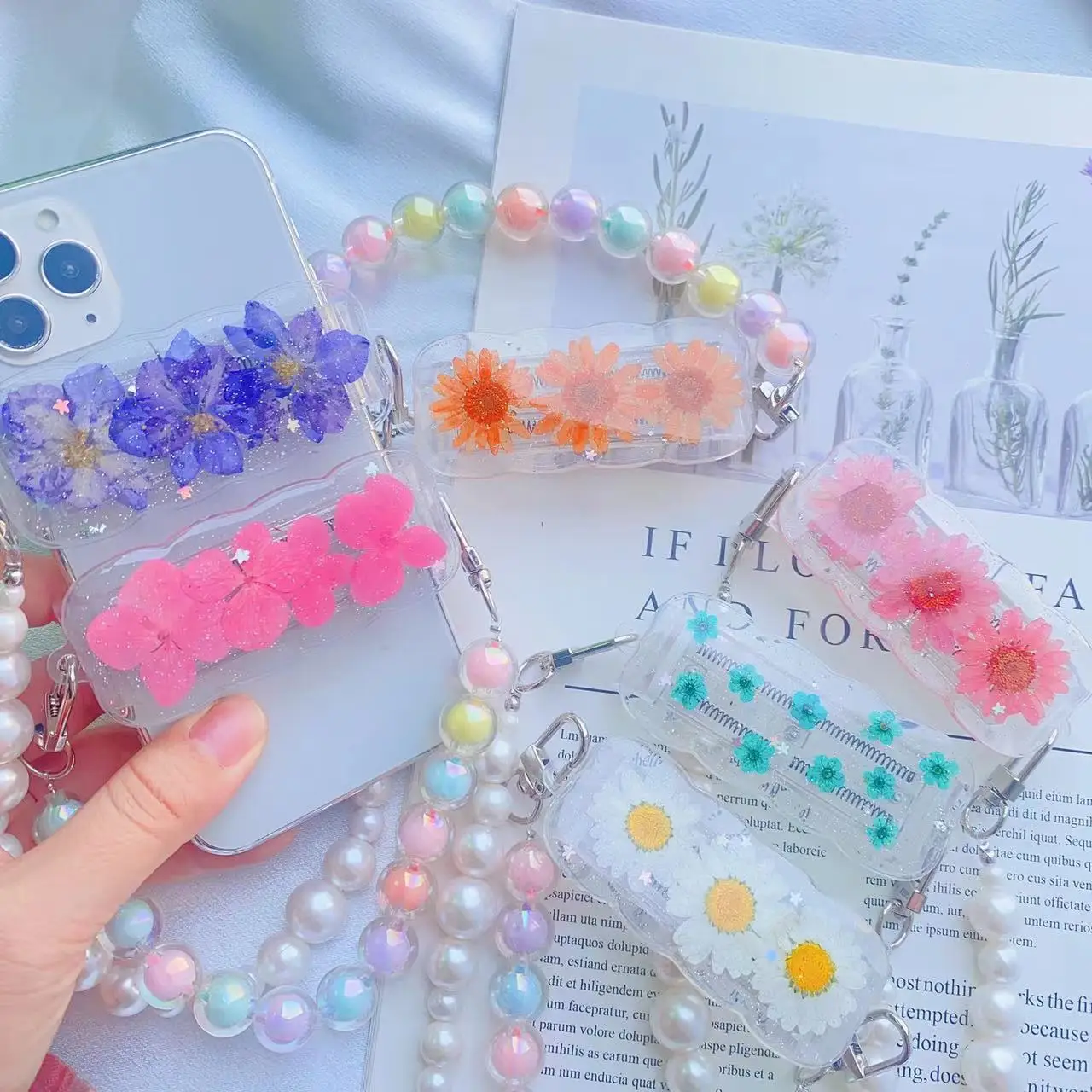 

New Arrival Fashion Real Flower SmartPhone Accessories Mobile Phone Back Clip Bracket Crossbody Phone Chain Pearl Strap Ladys