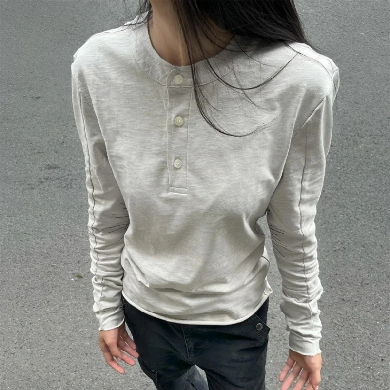 Женская Однотонная футболка с длинным рукавом круглым вырезом и пуговицами