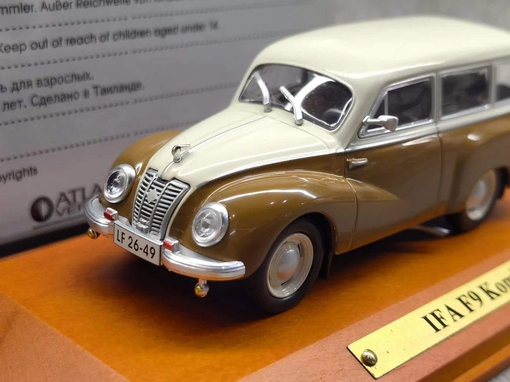 Коллекционная модель автомобиля DDR AUTO 1/43 IFA F9 Kombi из сплава
