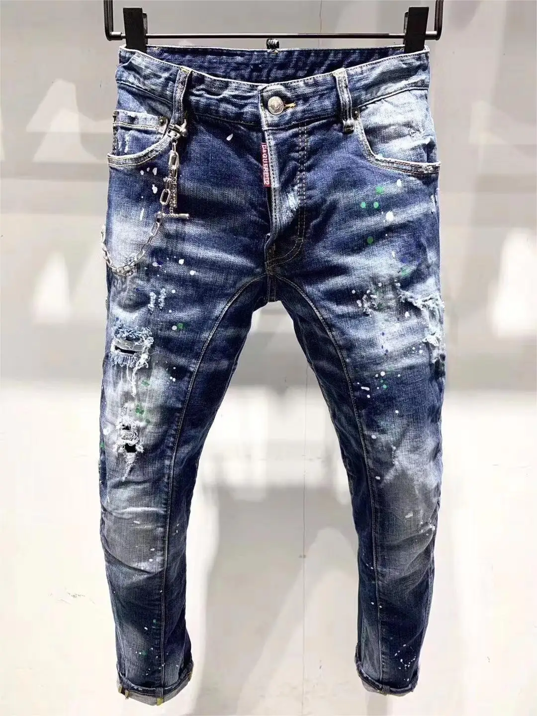 

2023 new fashion tide brand men's washing worn out torn paint locomotive jeans A232
