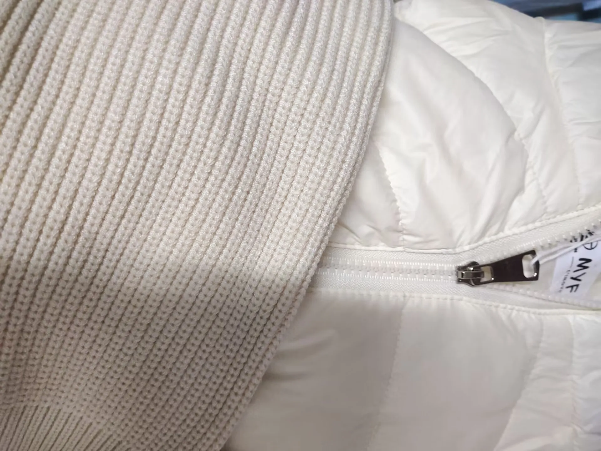 Женский пуховик с капюшоном зимняя трикотажная куртка длинным рукавом и молнией