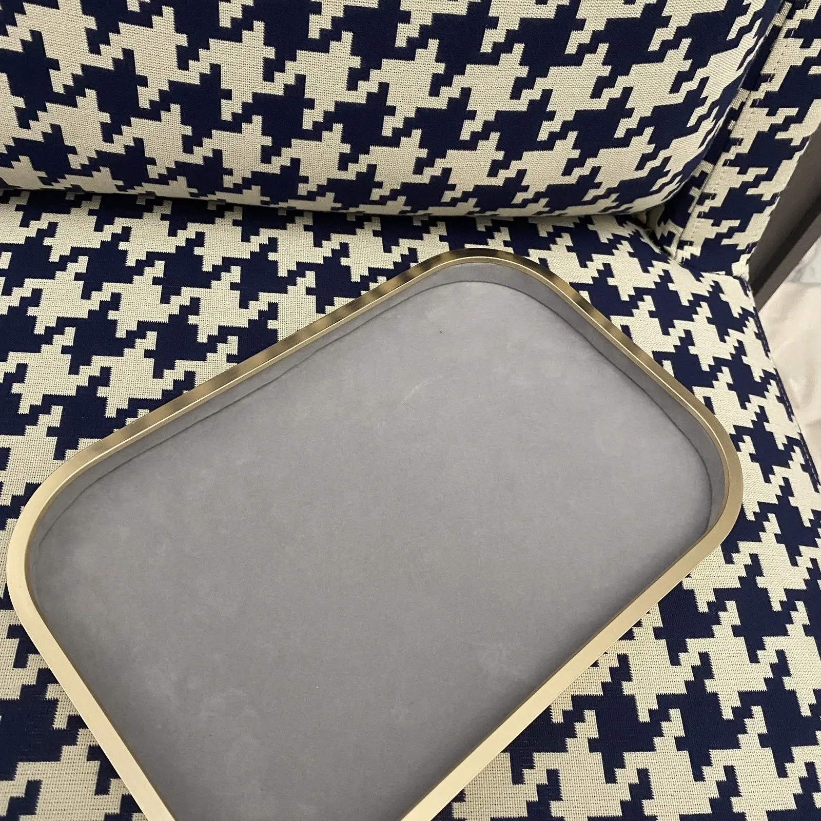 

Роскошный металлический лоток для демонстрации ювелирных изделий, ожерелье, кольцо, лоток для демонстрации, высококачественный бархатный лоток для хранения ювелирных изделий из микрофибры, реквизит для ювелирных изделий