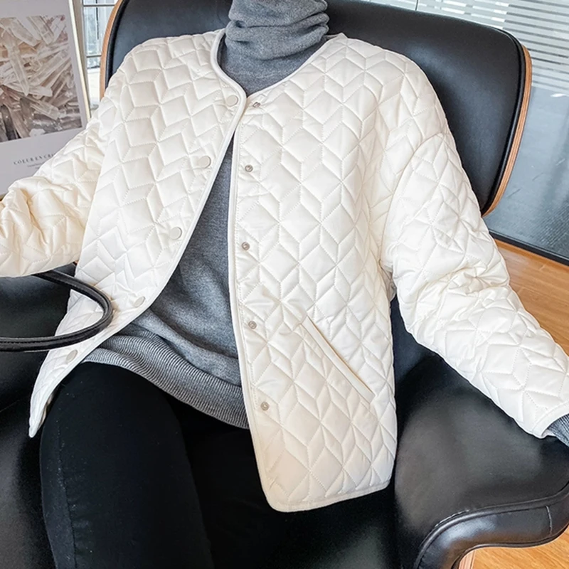 Рисунок 3 - Куртка женская короткая зимняя в клетку