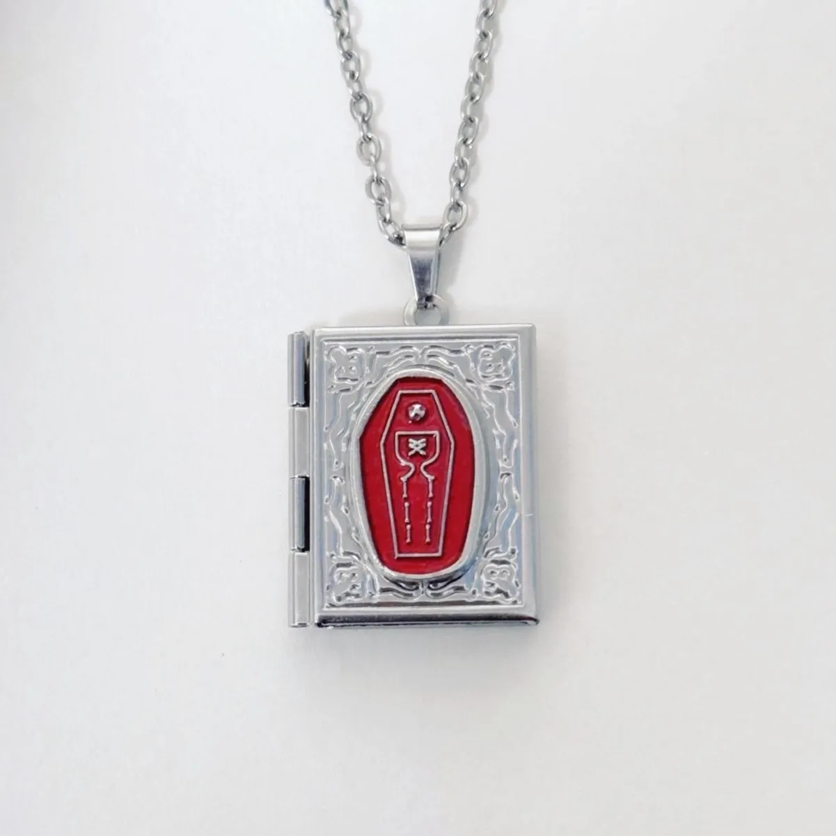 Готическое ожерелье с черепом в ассортименте