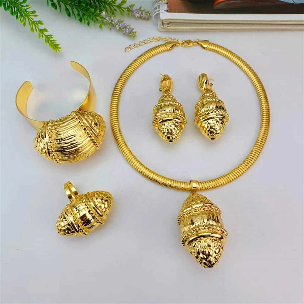 Женское колье с подвеской в африканском стиле