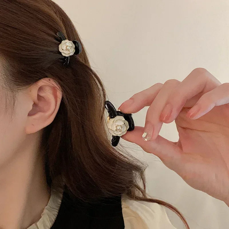 

Lovely Small Flower Vintage Hair Claw Premium Sense Letters New Small Camellia Grip Temperament Side Clip Mini Cute Little Claw