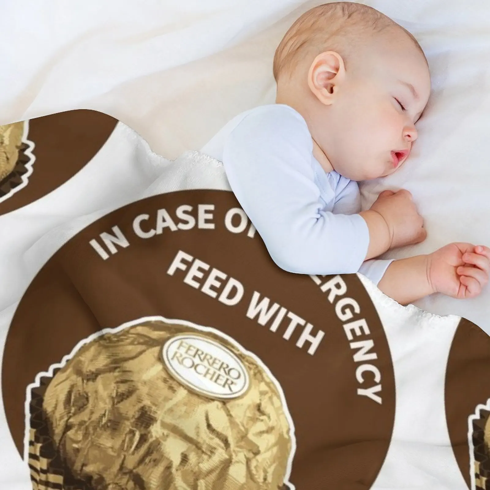 Фото Плед для экстренных случаев с изображением Ferrero Rocher: Элегантный и теплый плед для отеля и дома №3