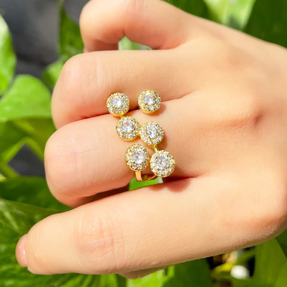 Pera стильный круглый цветок Шарм кубический цирконий золотого цвета открытые