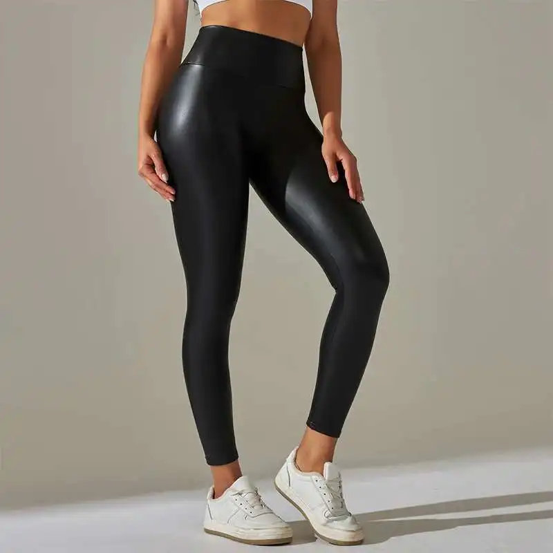 Женские спортивные легинсы из искусственной кожи Nike