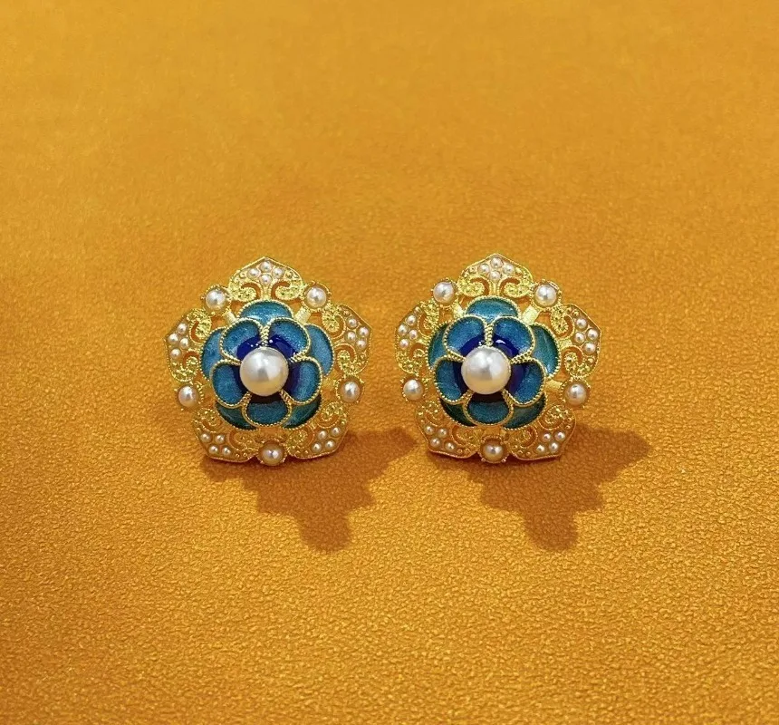 

Chinoiserie Chinese Style Gold Plated Hand Welded Enamel Pearl Flower Earrings for Women Party Cheongsam Hanfu Wedding Girl Gift